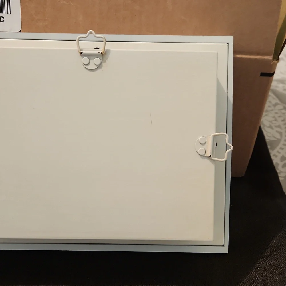 VINTAGE SHADOW BOX W/ARTIFICAL FLOWER SEALED INSIDE. - Picture 6 of 6